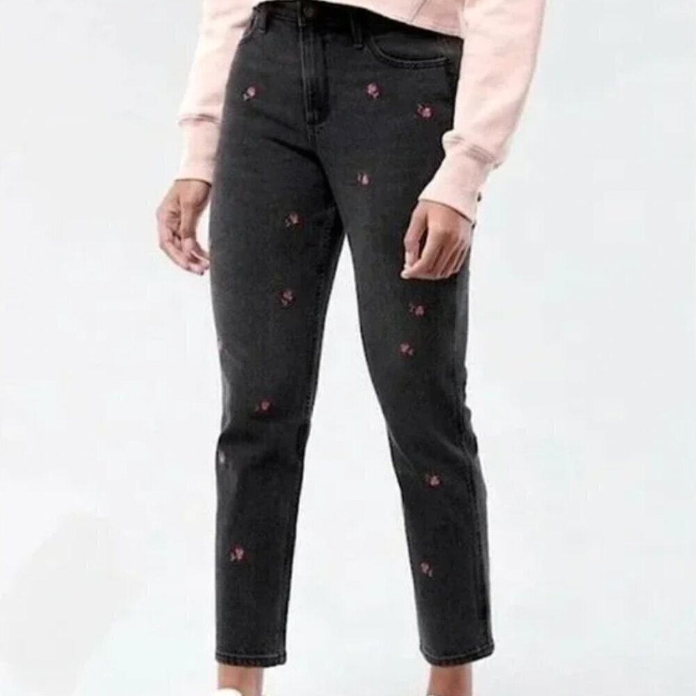 Hollister Curvy High-Rise Mom Jean Embroidered Roses Black Jean Size 1R